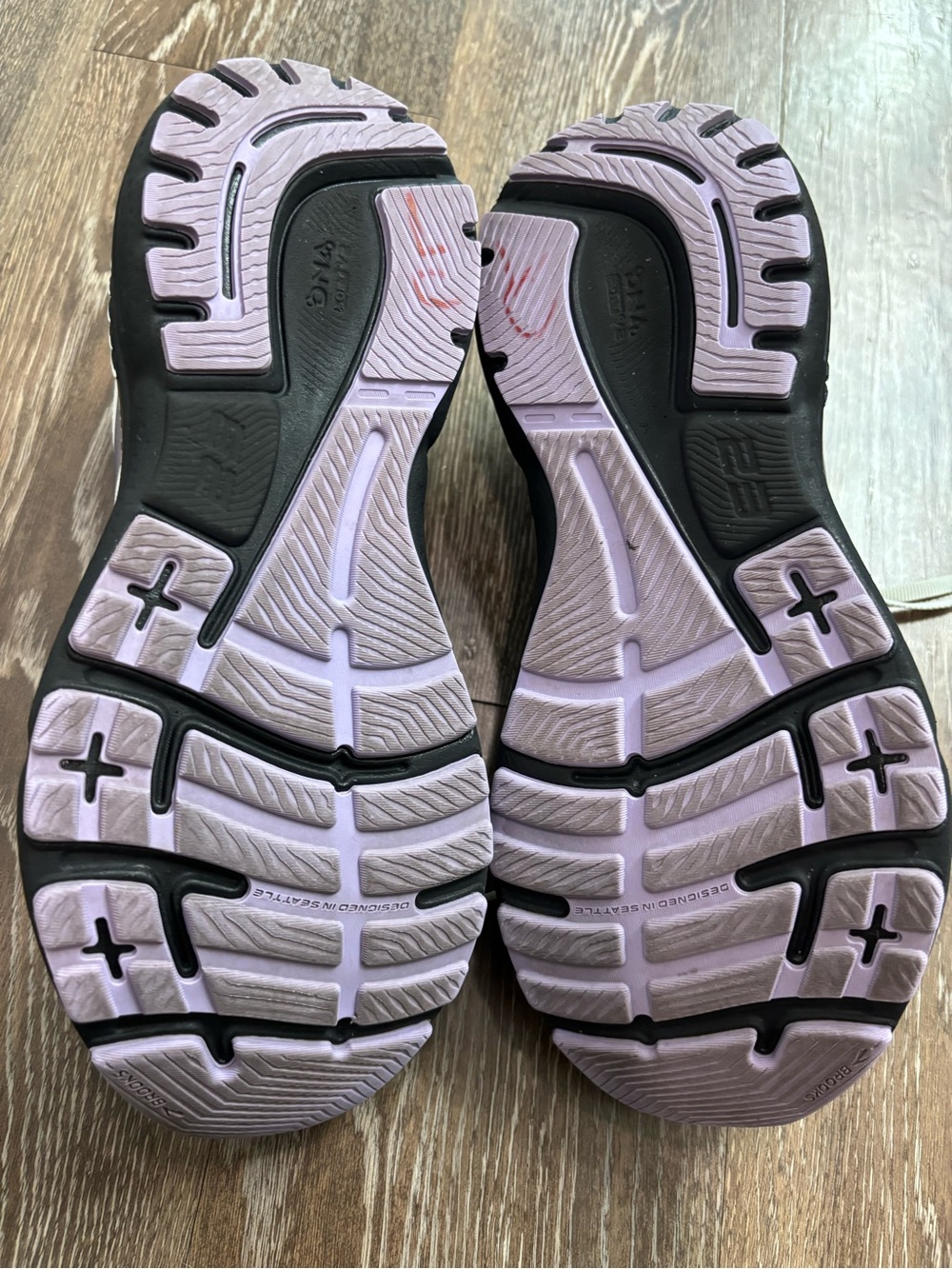 Brooks Adrenaline GTS 23 'Grey Purple' women’s size 11 Narrow (2A) running shoes - Picture 10 of 14